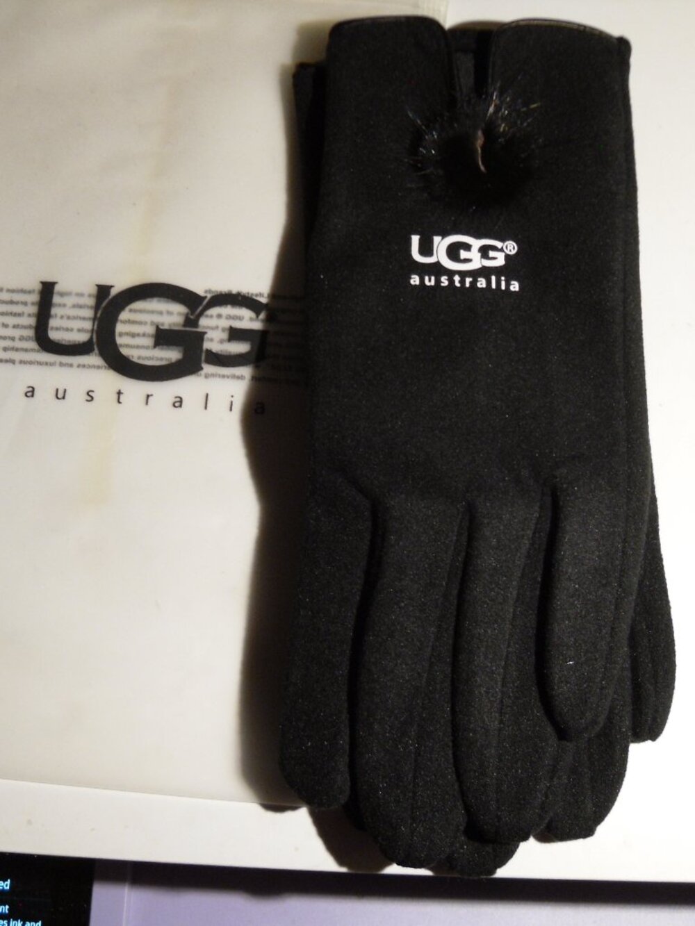 UGG women's gloves black new